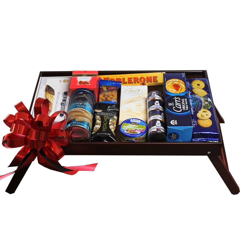 Mesa de desayuno con caja de chocolates, barquillos, twinings, maní, barra de chocolate, pete, mermeladas y galletas